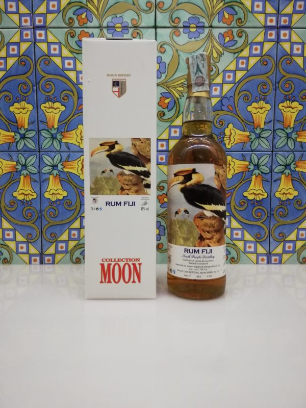 Rum Fiji 2001 Moon import 18 y.o. cl 70 vol 45%